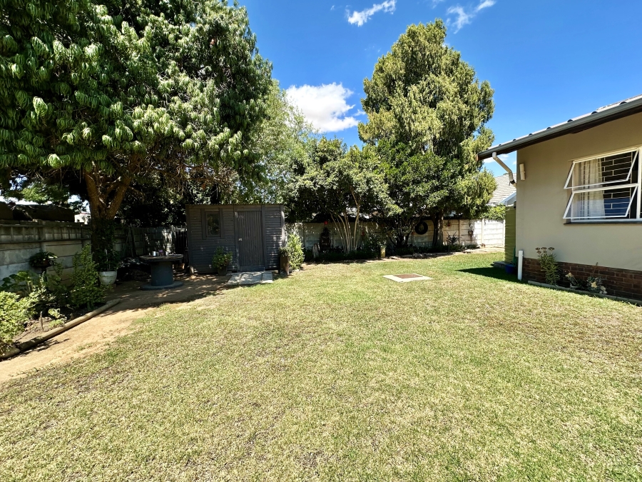 4 Bedroom Property for Sale in Panorama Western Cape